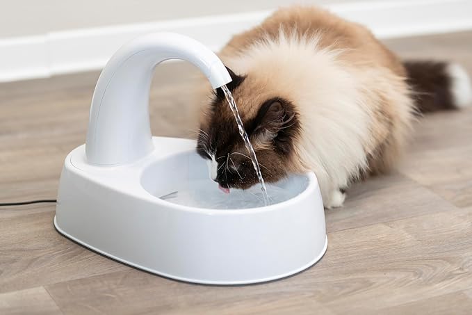 Trixie Curved Stream Drinking Fountain for Cats and Dogs, 84.5oz Automatic Water Dispenser, Cat Water Bowl,White