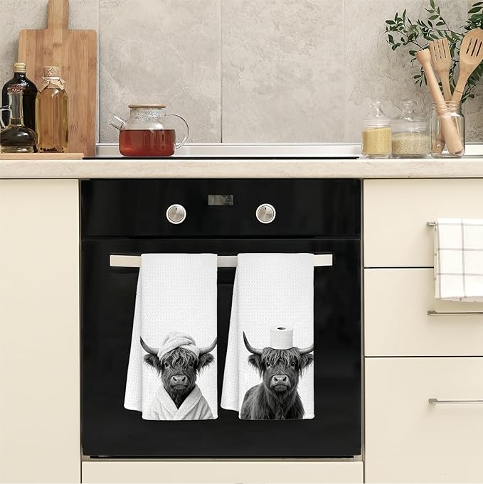 Funny Highland Cow Hand Towels, Highland Cow Bathroom Decor, Rustic Farmhouse Western Farm Animal Decorative Hand Towels for Bathroom Decor, 16x24 Inch Set of 2