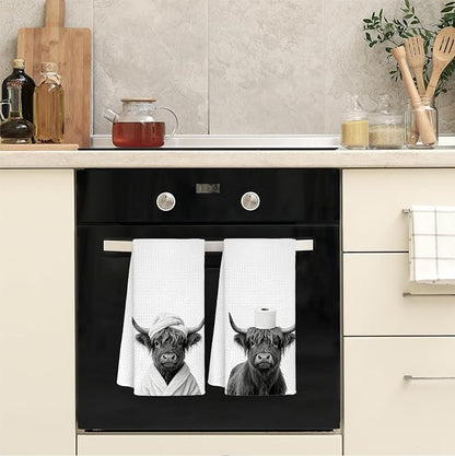 Funny Highland Cow Hand Towels, Highland Cow Bathroom Decor, Rustic Farmhouse Western Farm Animal Decorative Hand Towels for Bathroom Decor, 16x24 Inch Set of 2