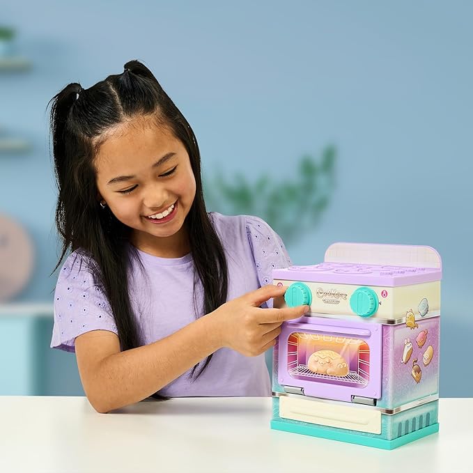 Cookeez Makery Lil' Bakez Oven, Mix The Dough and Make A Scented Surprise Pet in The Form of A Deliciously Scented Plush Toy (Non-Electronic), Bake and Collect - Styles May Vary