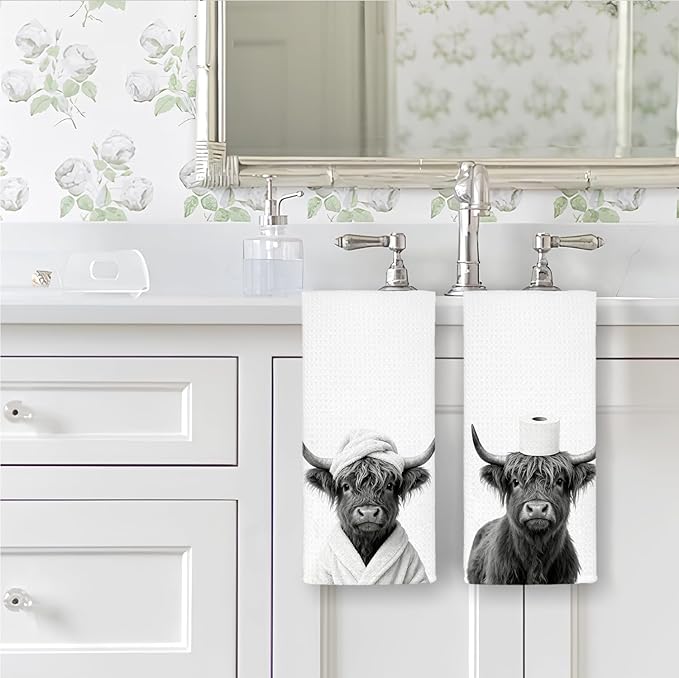 Funny Highland Cow Hand Towels, Highland Cow Bathroom Decor, Rustic Farmhouse Western Farm Animal Decorative Hand Towels for Bathroom Decor, 16x24 Inch Set of 2