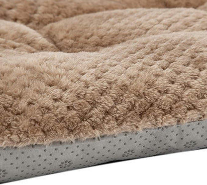 Fuzzy Deluxe Pet Beds, Super Plush Dog or Cat Beds Ideal for Dog Crates, Machine Wash & Dryer Friendly (15" x 23", S-Mocha)