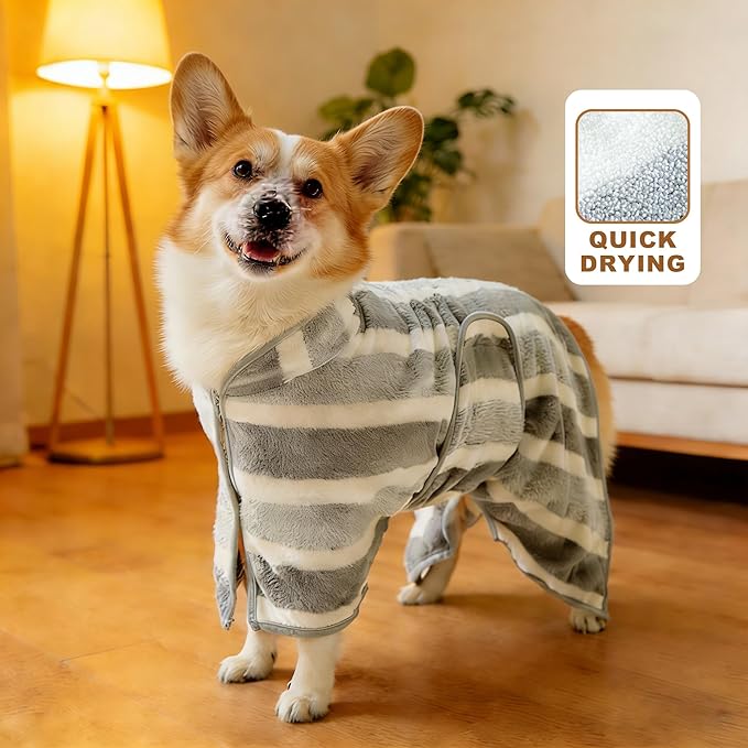 Microfibre Dog Bathrobe Towel Super-Absorbent Dog Towel with Adjustable Hood and Tummy StrapTowel Wrap Pet Drying Coat Suitable for Puppies/Medium to Large Dogs(S（17.72 * 21.26 * 27.56‘’）)