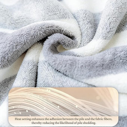 Microfibre Dog Bathrobe Towel Super-Absorbent Dog Towel with Adjustable Hood and Tummy StrapTowel Wrap Pet Drying Coat Suitable for Puppies/Medium to Large Dogs(S（17.72 * 21.26 * 27.56‘’）)