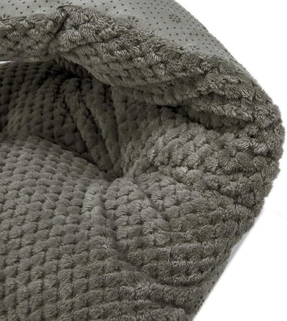 WONDER MIRACLE Fuzzy Deluxe Pet Beds, Super Plush Dog or Cat Beds Ideal for Dog Crates, Machine Wash & Dryer Friendly (15" x 23", S-Eagle Grey)