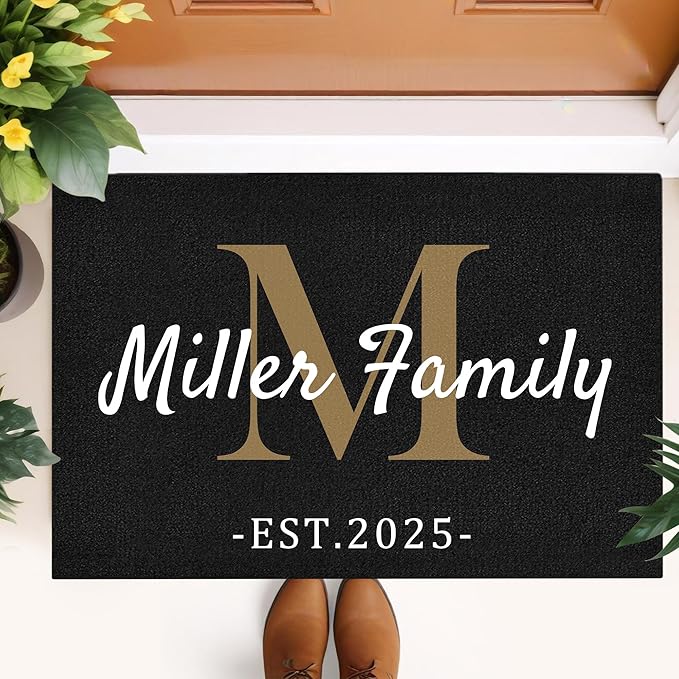 Custom Doormat with Family Name Year Personalized Entryway Door Mat Front Door Mat for Outdoor Decor Entrance Mat Customised Rug Christmas Housewarming Gift with Anti-Slip Backing